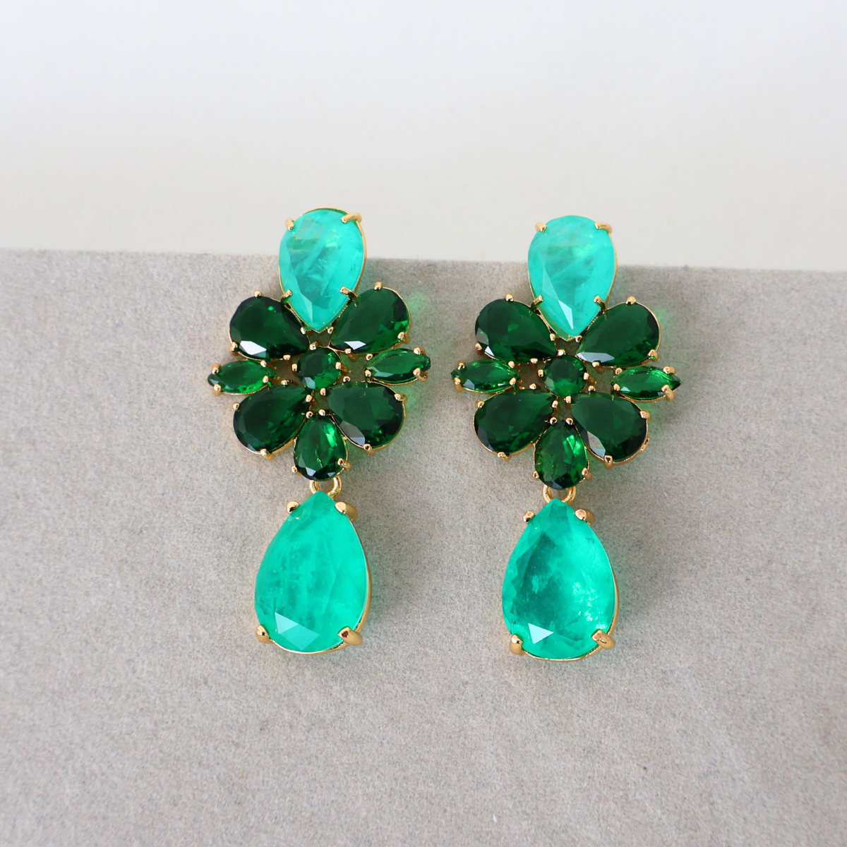 Brinco Dourado e Cristal Verde - Semijoia