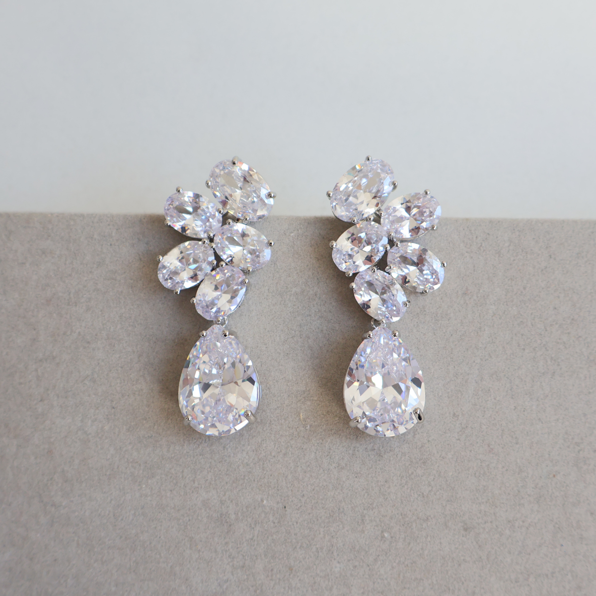 Brinco Prateado e Cristal Transparente - Semijoia