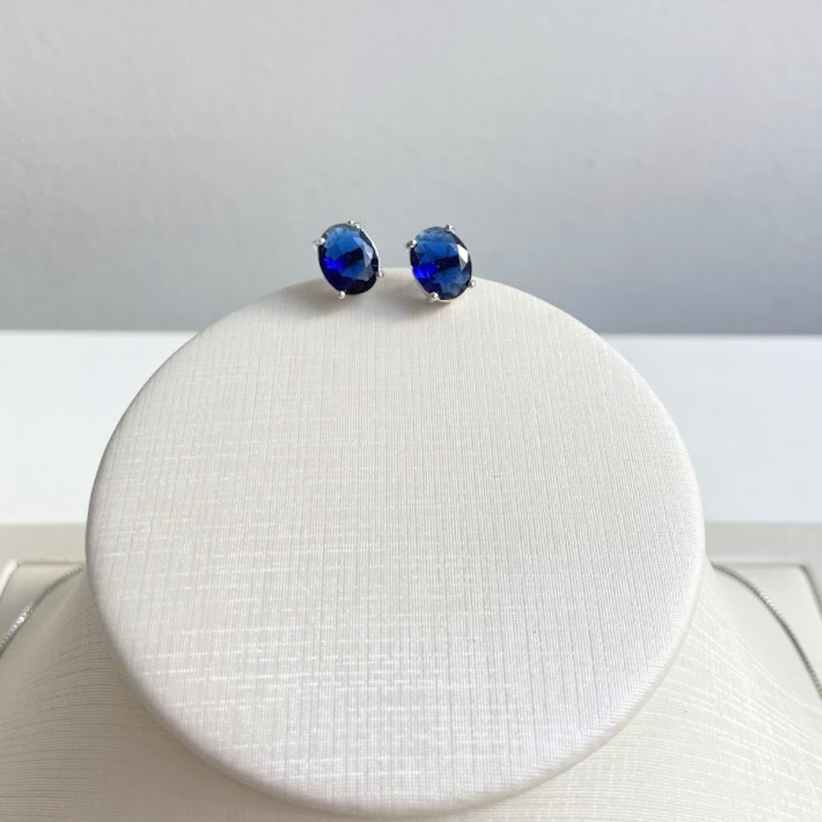 Kit Brinco e Colar - Ródio Branco - Cristal Azul - Semijoia