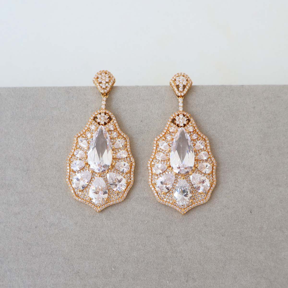 Brinco Dourado e Cristal Transparente - Semijoia