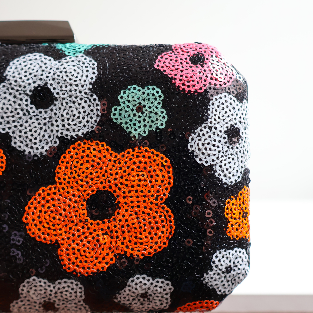 Bolsa Clutch Festa Lantejoulas Bordadas Flores Preta