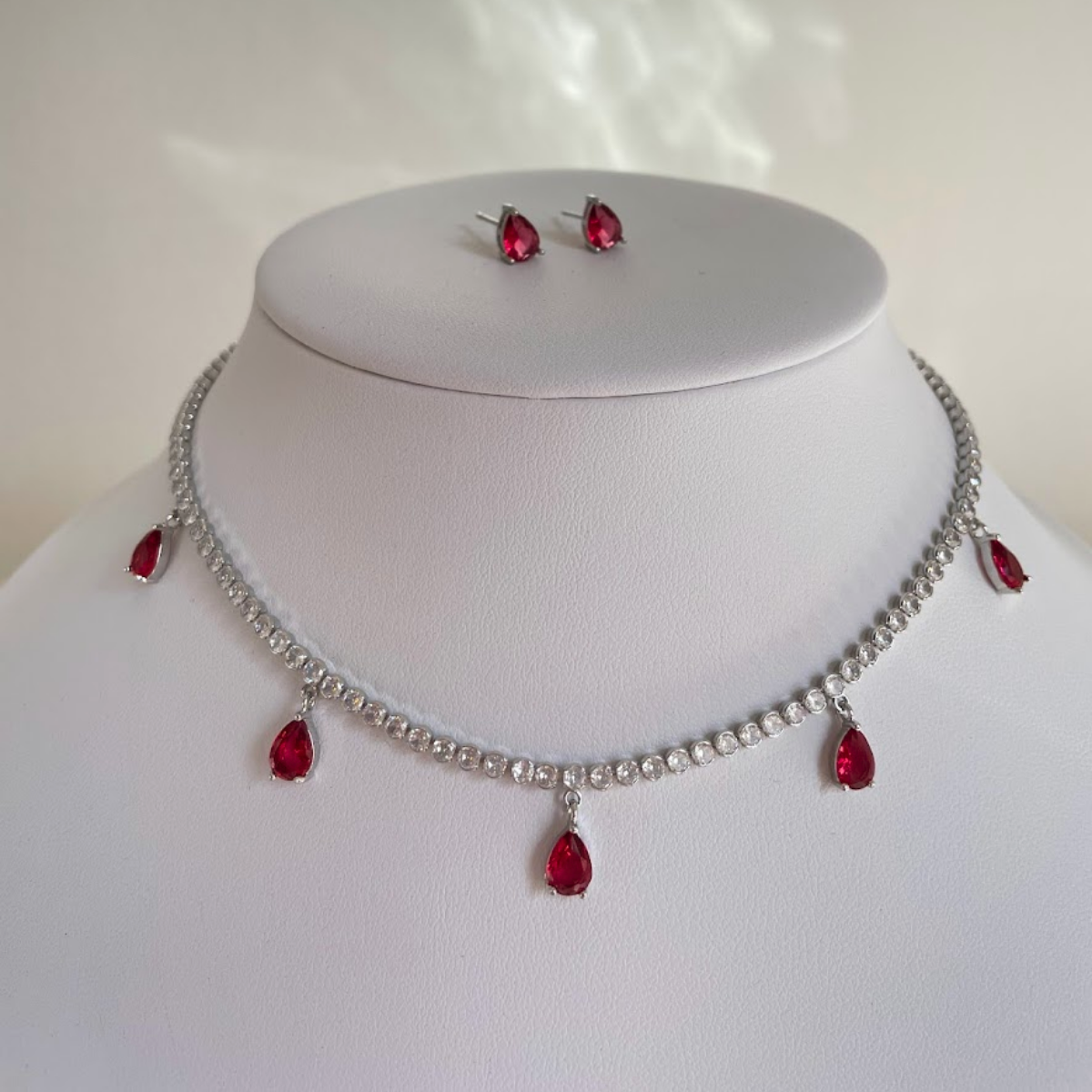 Kit Brinco e Colar - Prateado e Cristal Vermelho - Semijoia
