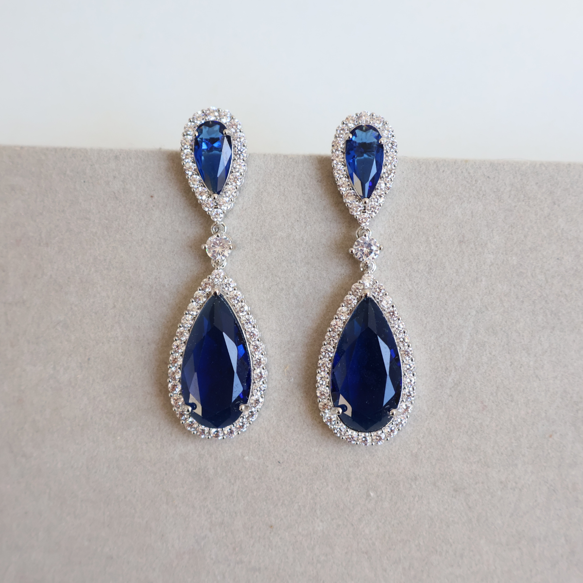 Brinco Prateado e Cristal Azul - Semijoia