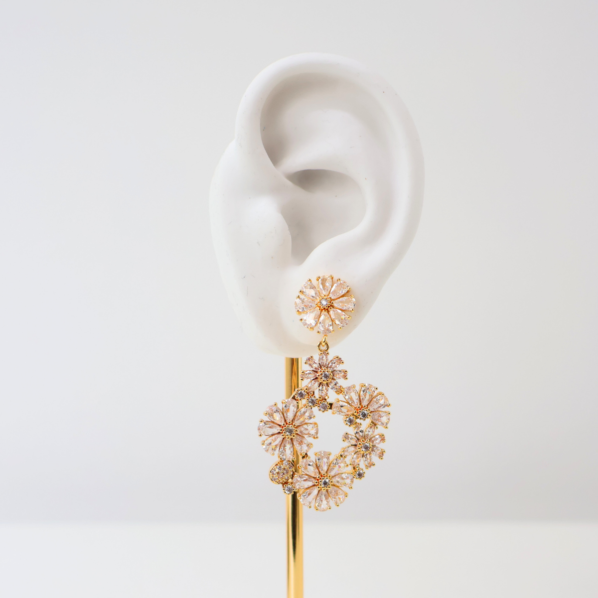Brinco Dourado e Cristal de Flores - Semijoia