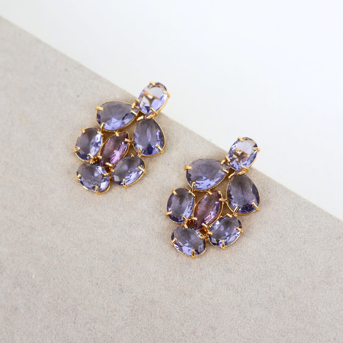 Brinco Dourado e Cristal Roxo - Semijoia