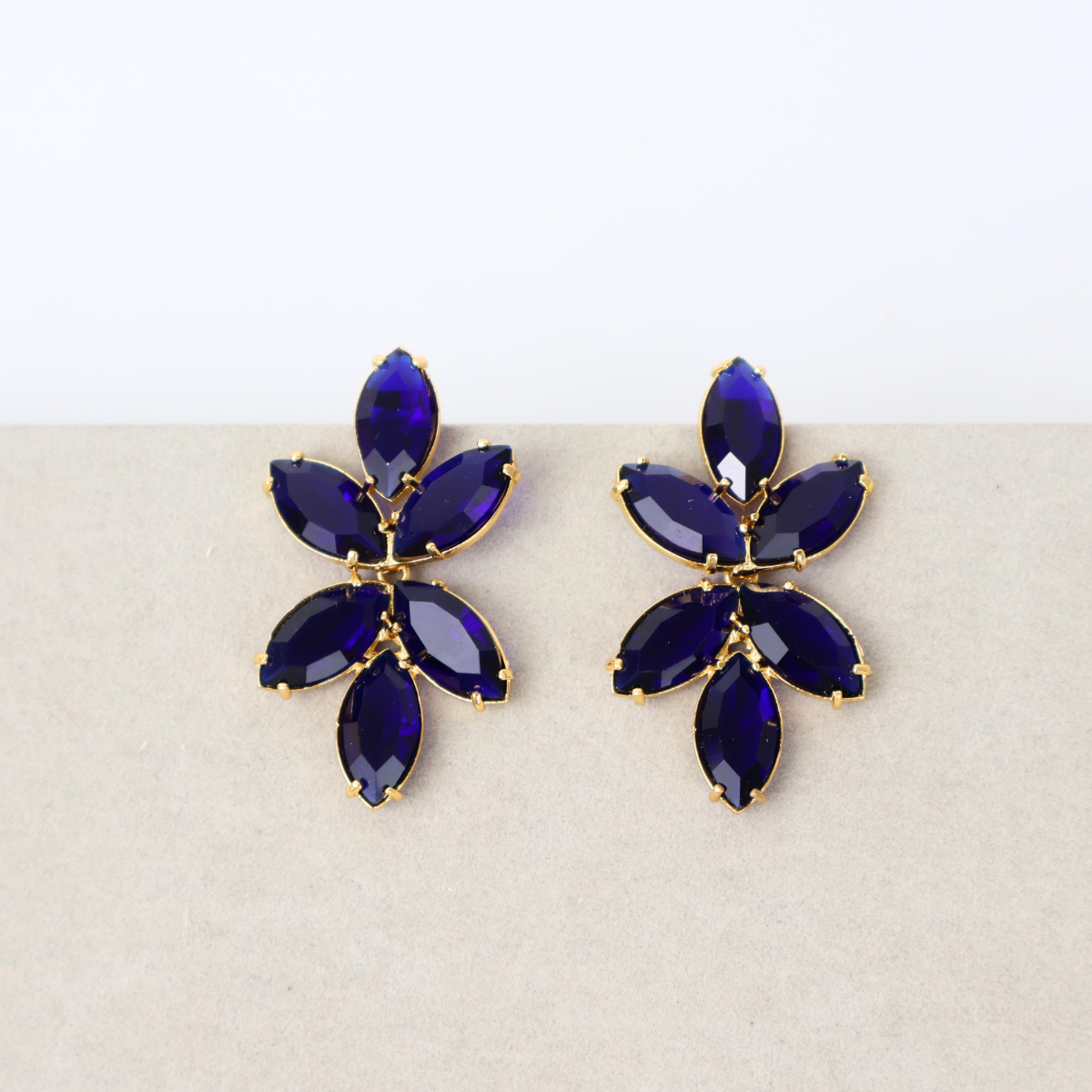 Brinco Dourado e Cristal Azul - Semijoia