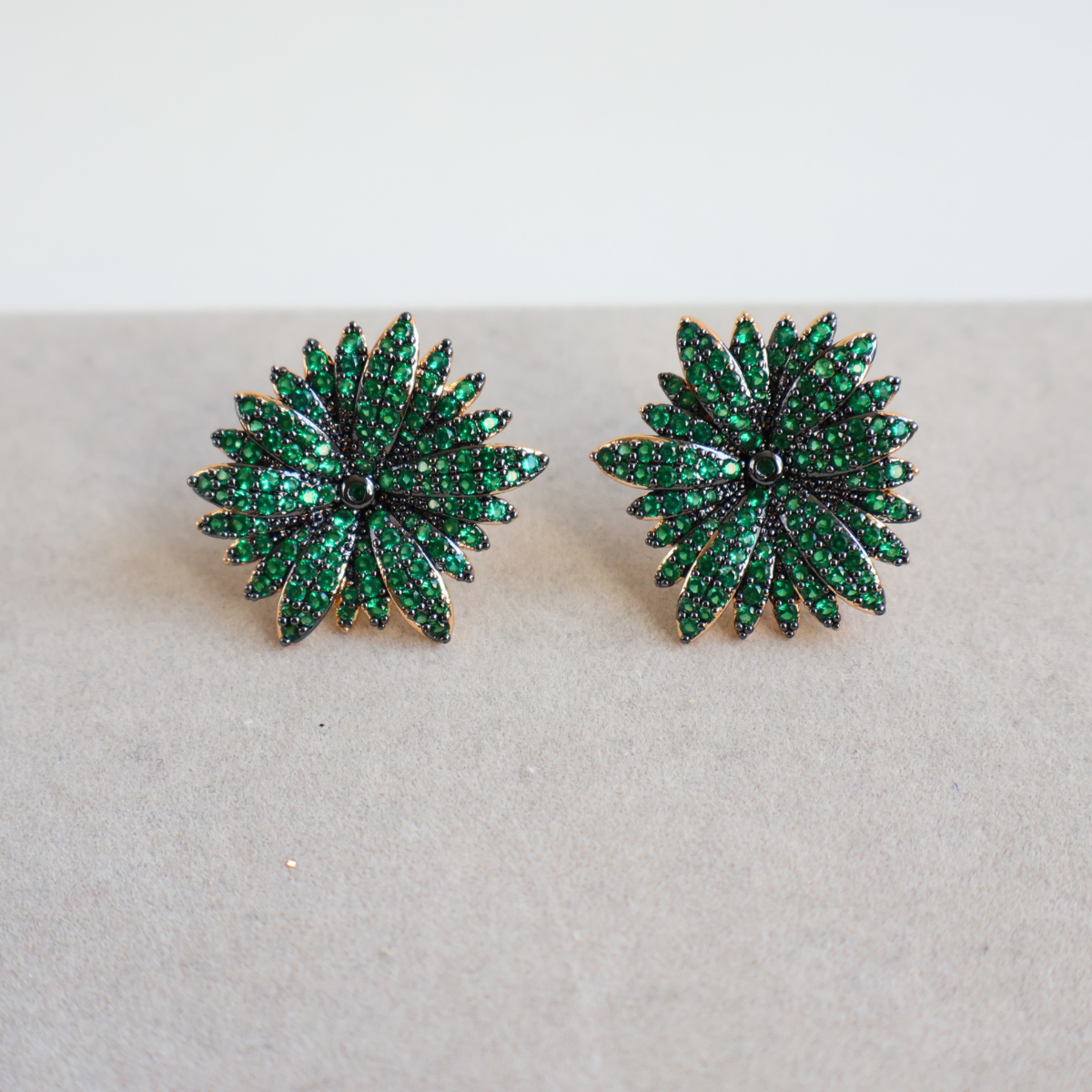 Brinco Dourado e Cristal Verde - Semijoia