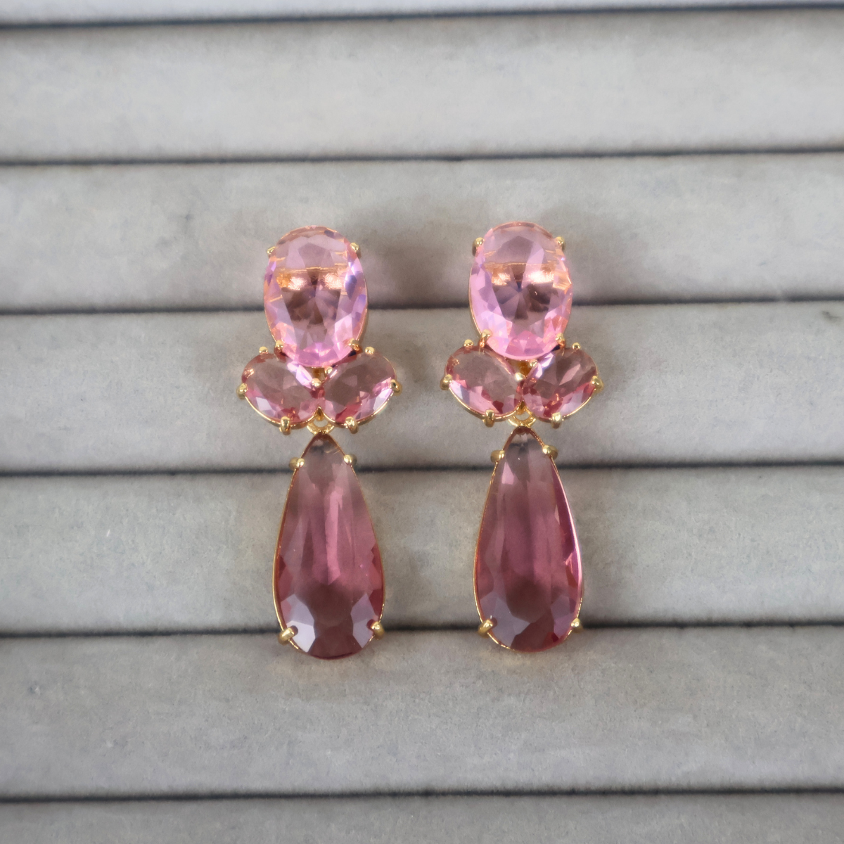Brinco Dourado e Cristal Rosa - Semijoia