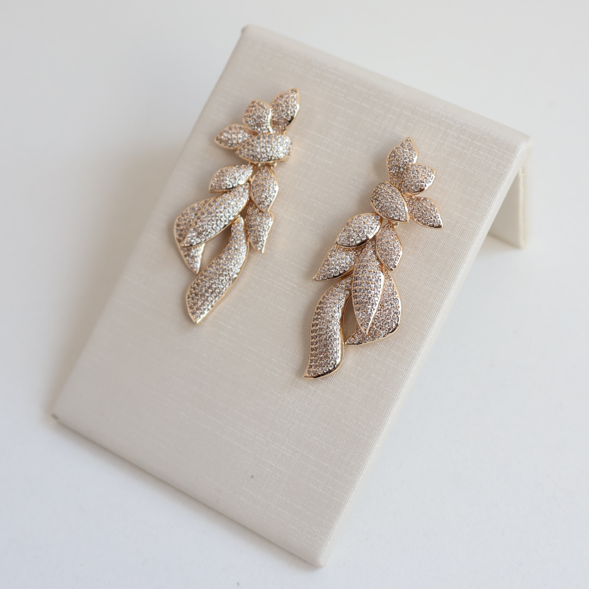 Brinco Dourado e Cristal Transparente - Semijoia