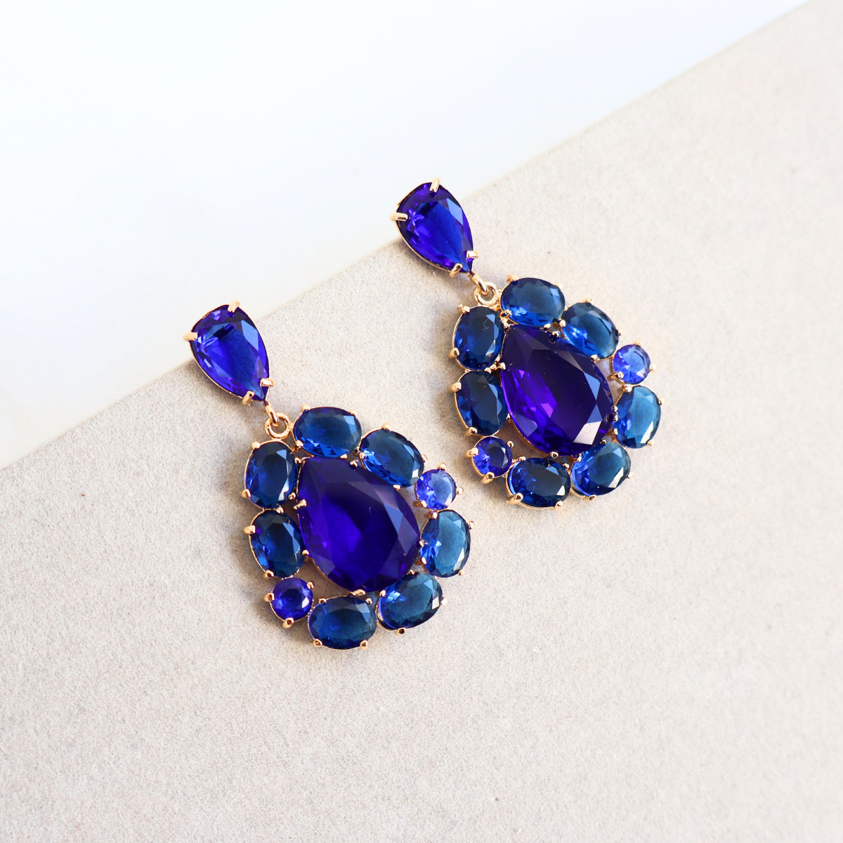 Brinco Dourado e Cristal Azul - Semijoia