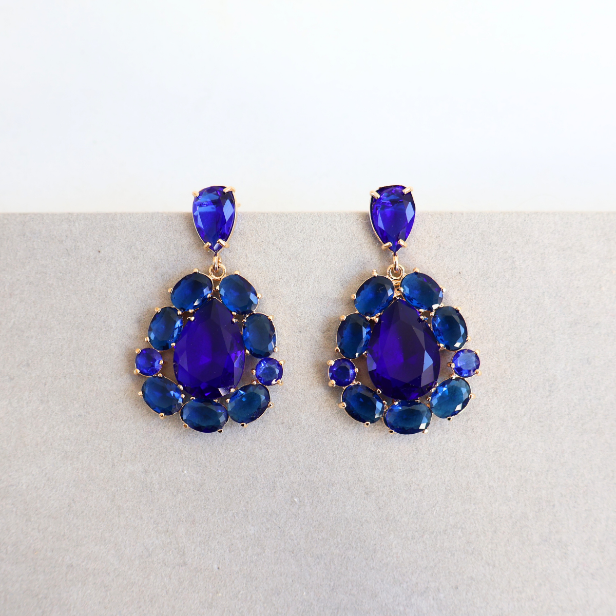 Brinco Dourado e Cristal Azul - Semijoia