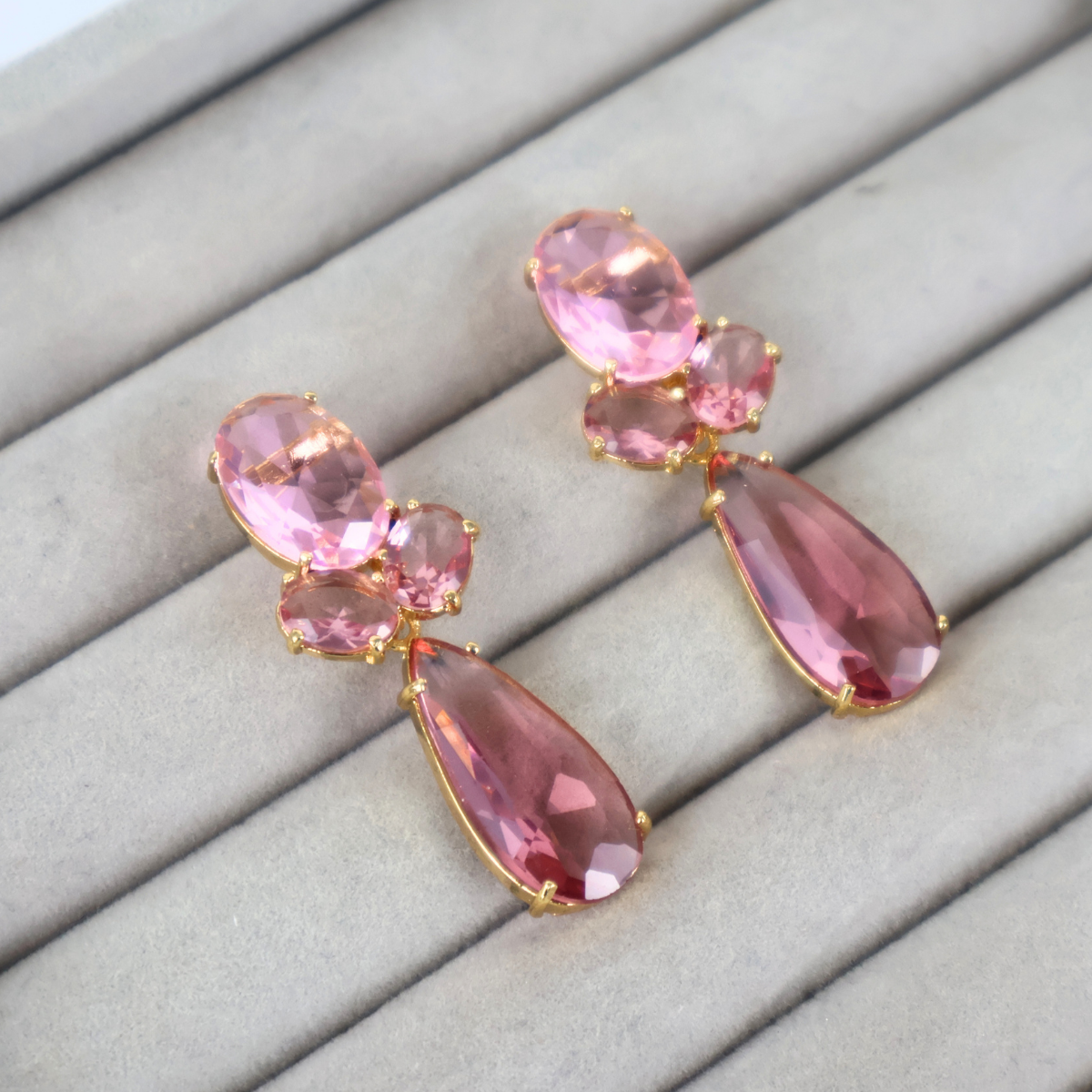 Brinco Dourado e Cristal Rosa - Semijoia