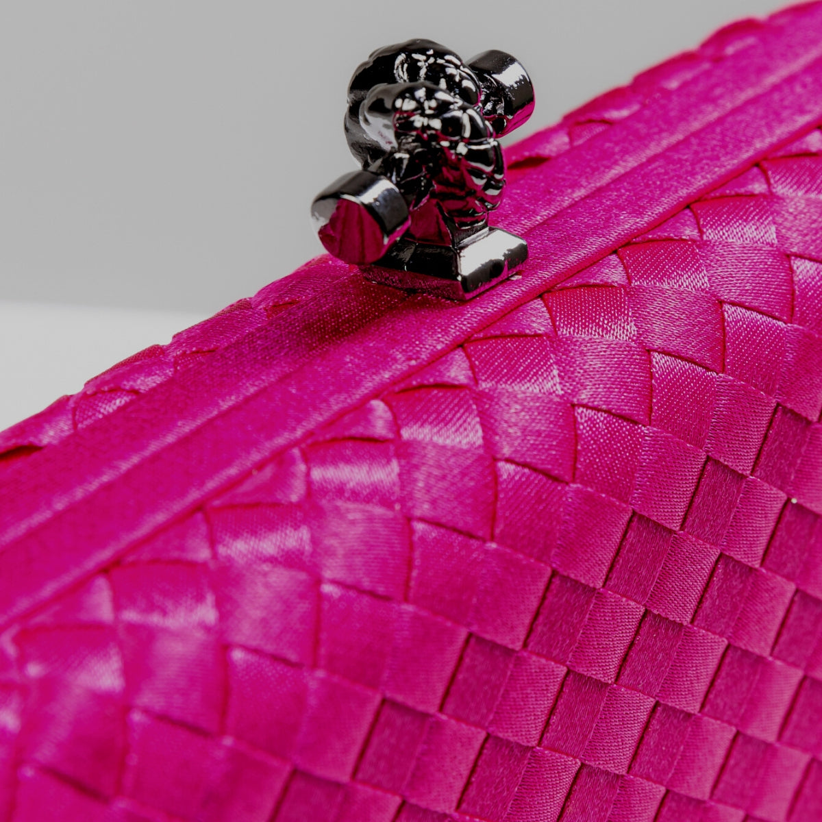 Clutch Tressê Cetim Inspired Média Fúcsia