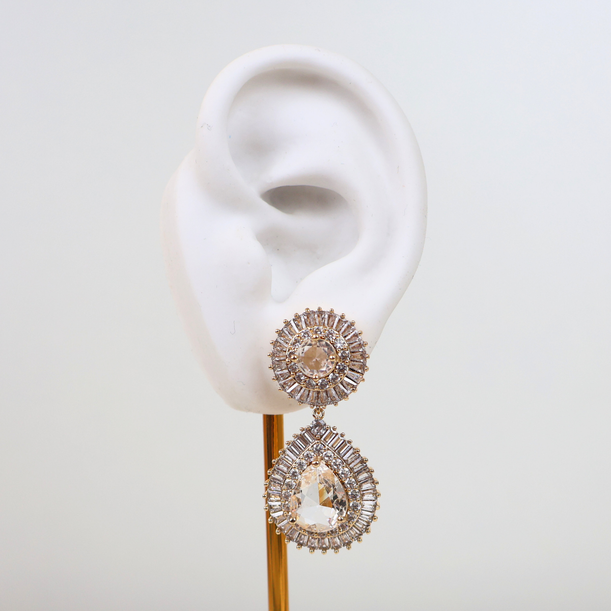 Brinco Dourado e Cristais Translúcidos - Semijoia