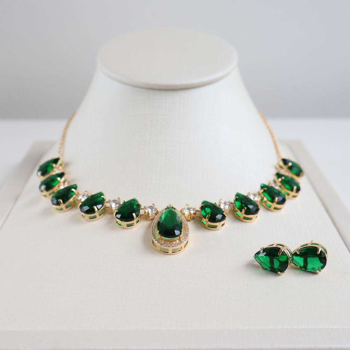 Kit Colar e Brinco - Cristal Verde Esmeralda - Dourado