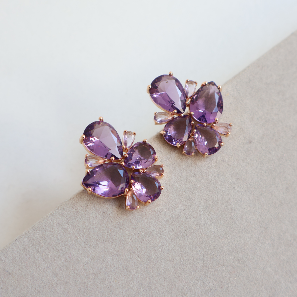 Brinco Dourado e Cristal Roxo - Semijoia