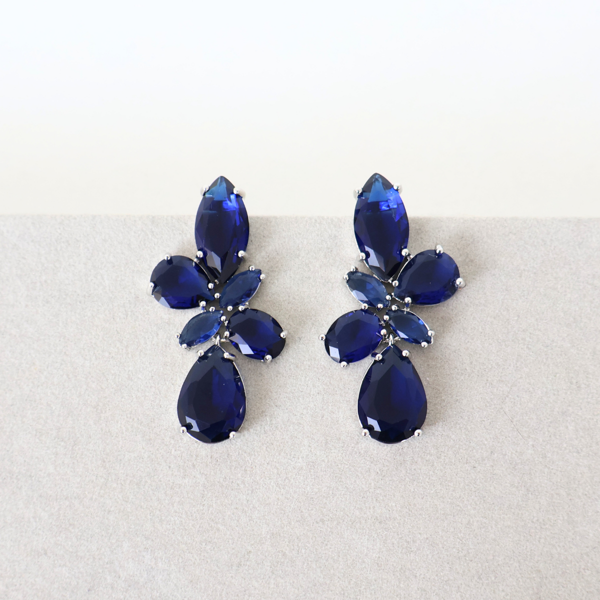 Brinco Dourado e Cristal Azul - Semijoia