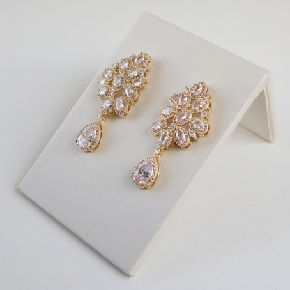 Brinco Dourado e Cristal Transparente - Semijoia
