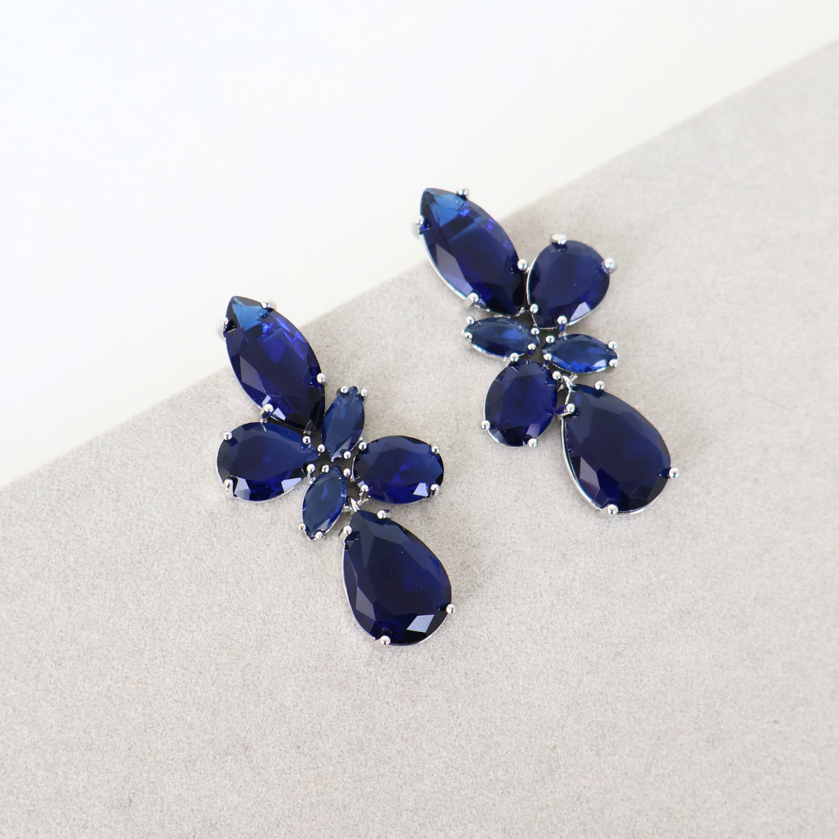 Brinco Dourado e Cristal Azul - Semijoia