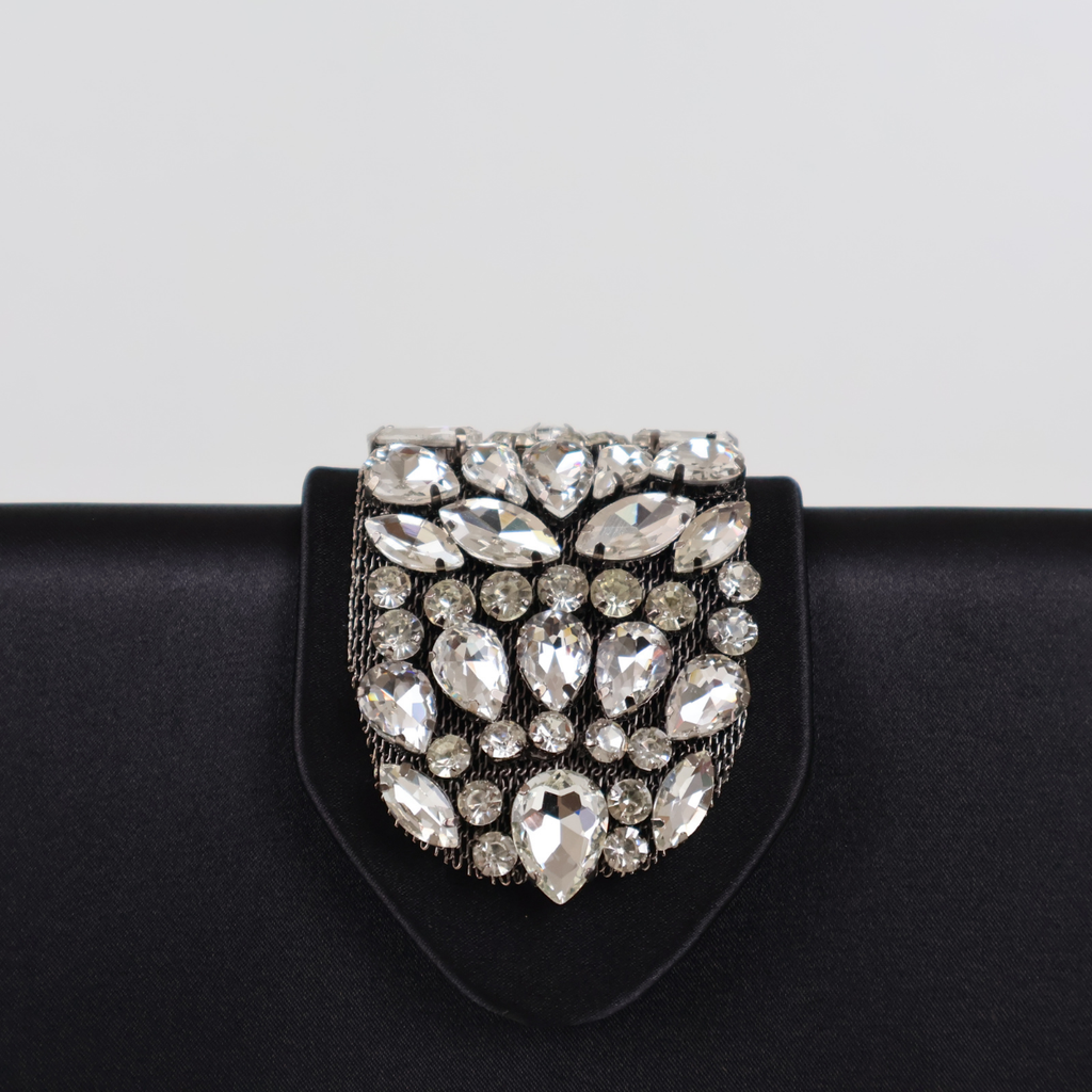 Bolsa Clutch Festa Cetim e Fecho de Pedraria Preta