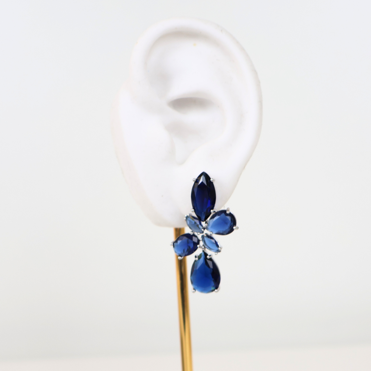 Brinco Prateado e Cristal Azul - Semijoia