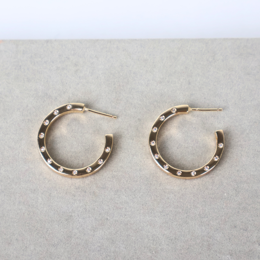 Brinco Dourado Zircônias - Semijoia