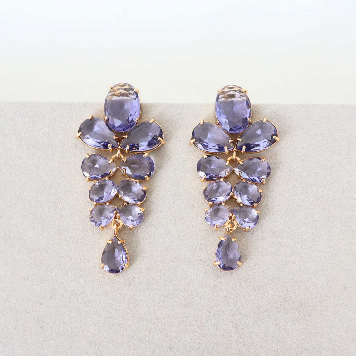 Brinco Dourado e Cristal Lilás - Semijoia