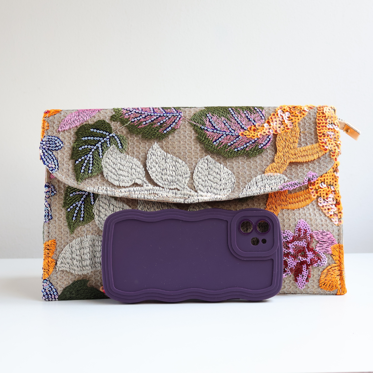 Bolsa Carteira Envelope de Bordada Paetê Floral Laranja
