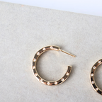 Brinco Dourado Zircônias - Semijoia