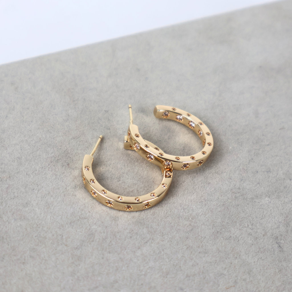 Brinco Dourado Zircônias - Semijoia