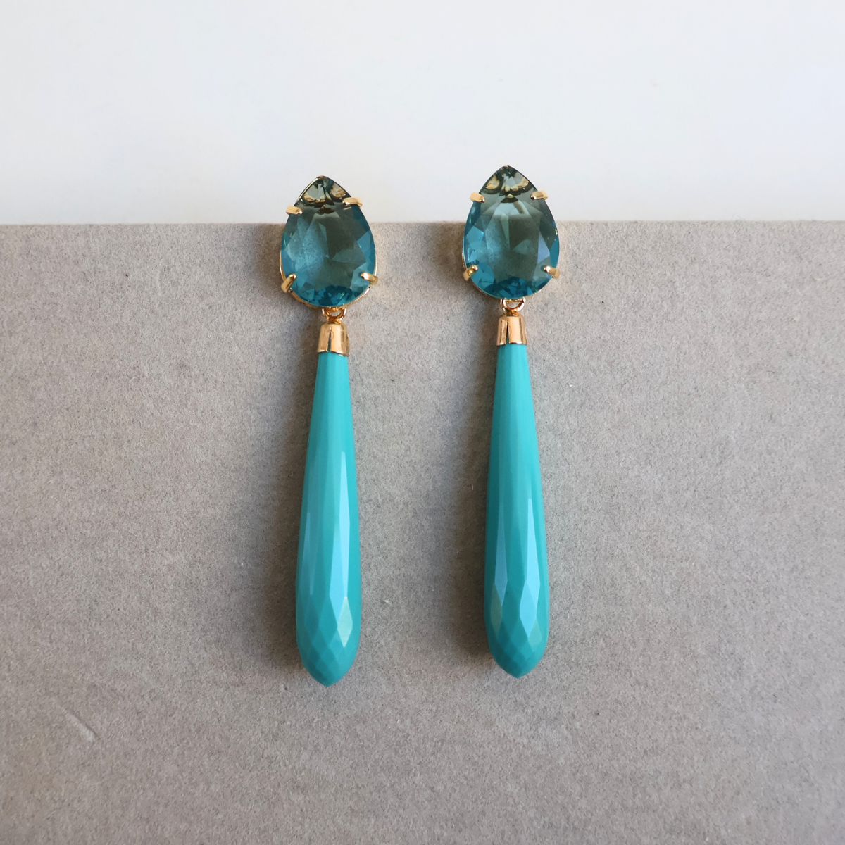 Brinco Dourado e Cristal Turquesa - Semijoia