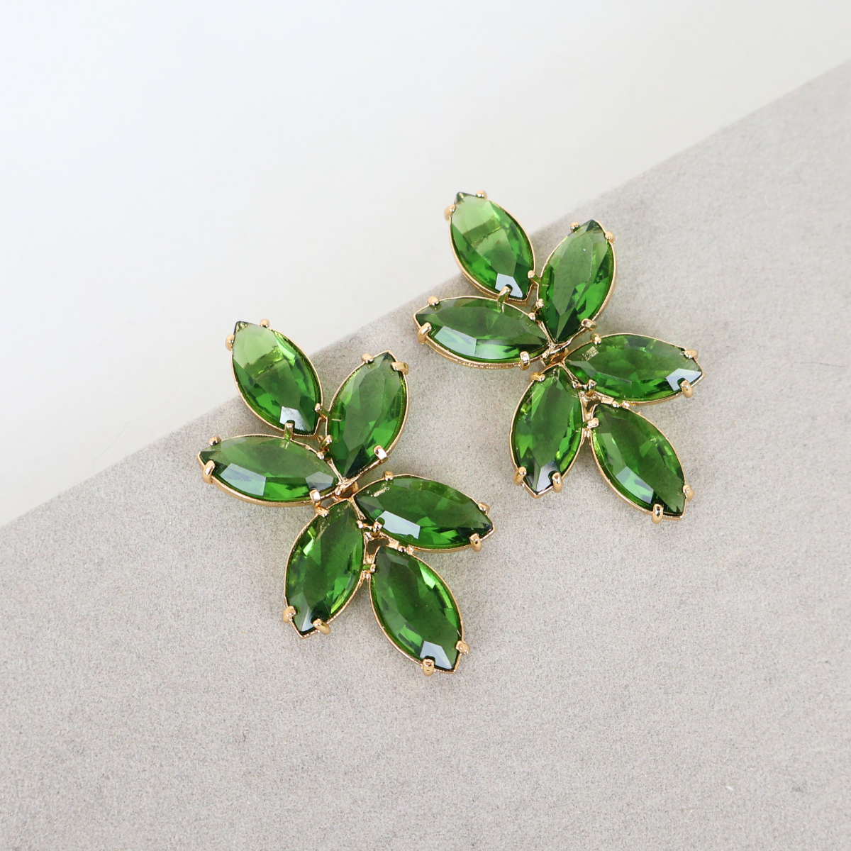 Brinco Dourado e Cristal Verde - Semijoia