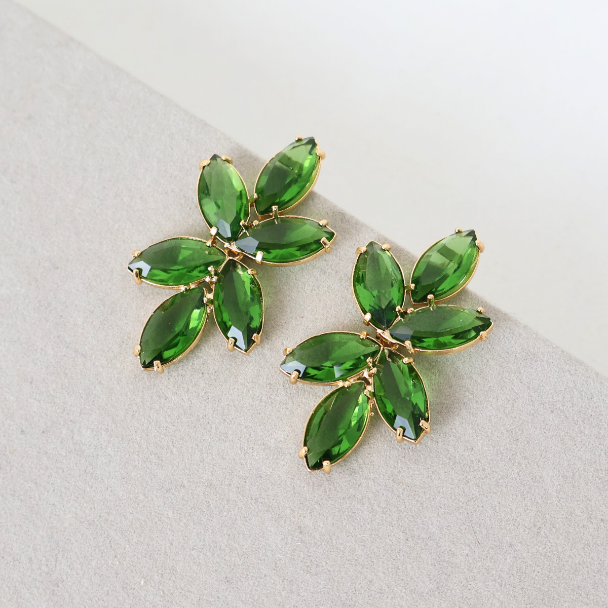 Brinco Dourado e Cristal Verde - Semijoia