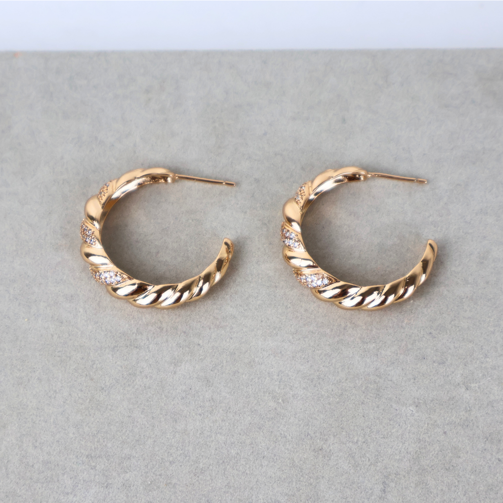 Brinco Dourado Zircônias - Semijoia