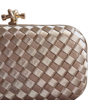 Clutch Tressê Cetim Inspired Pequena Marrom Claro