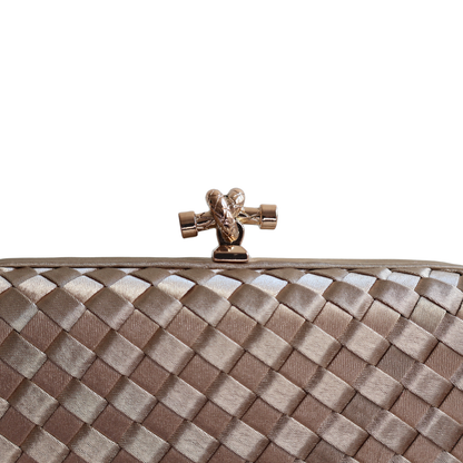 Clutch Tressê Cetim Inspired Pequena Marrom Claro