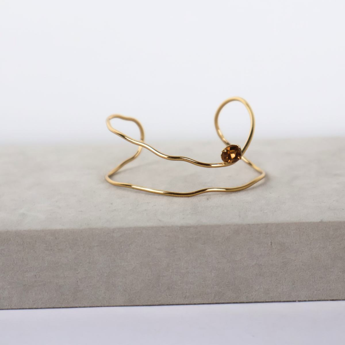 Bracelete - Dourado e Cristal Marrom - Semijoia