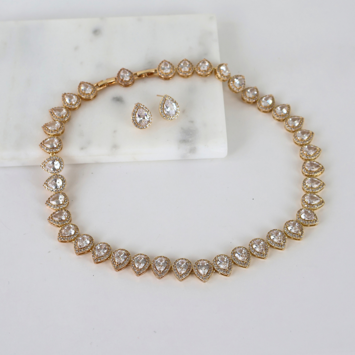 Kit Colar e Brinco Dourado e Cristal