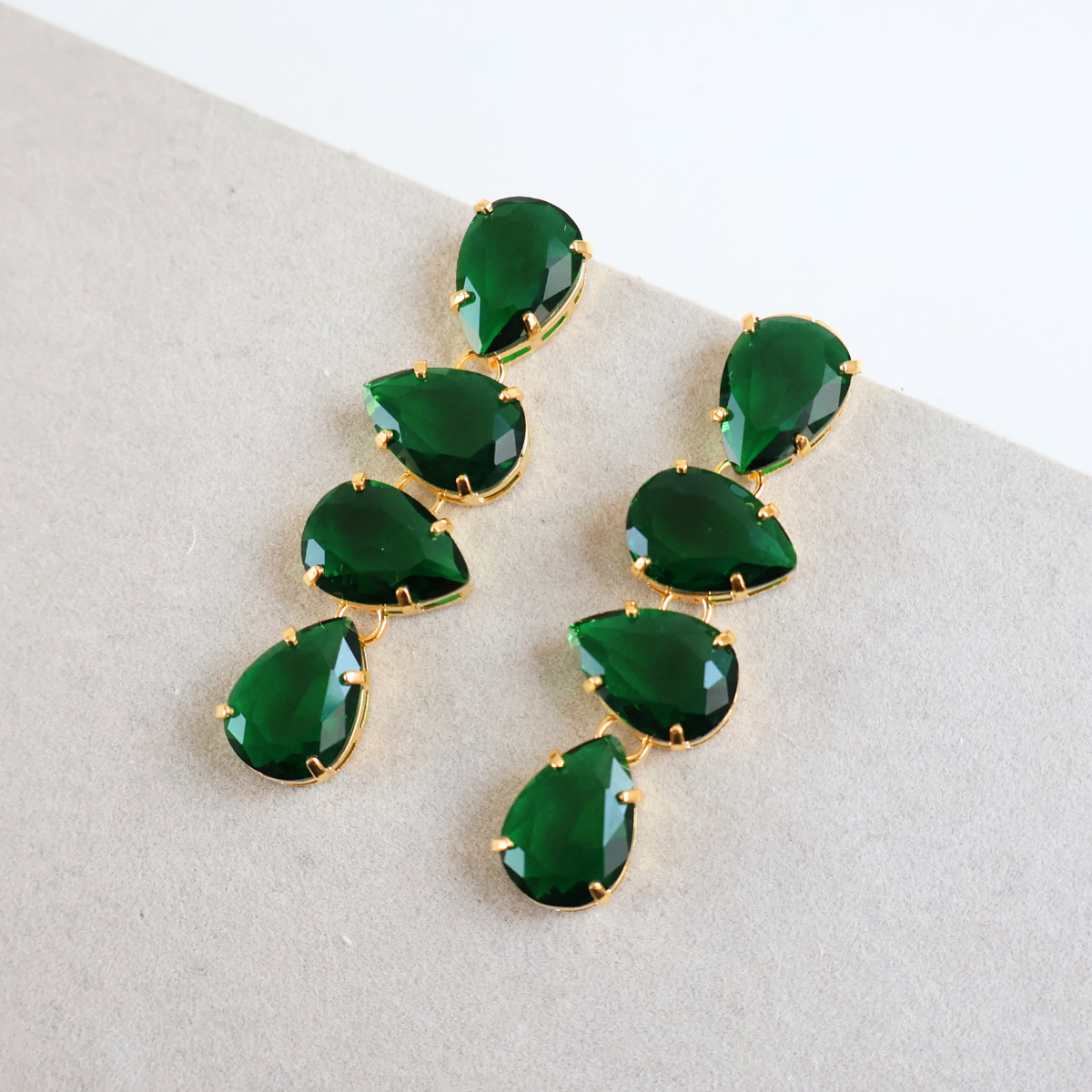 Brinco Dourado e Cristal Verde - Semijoia
