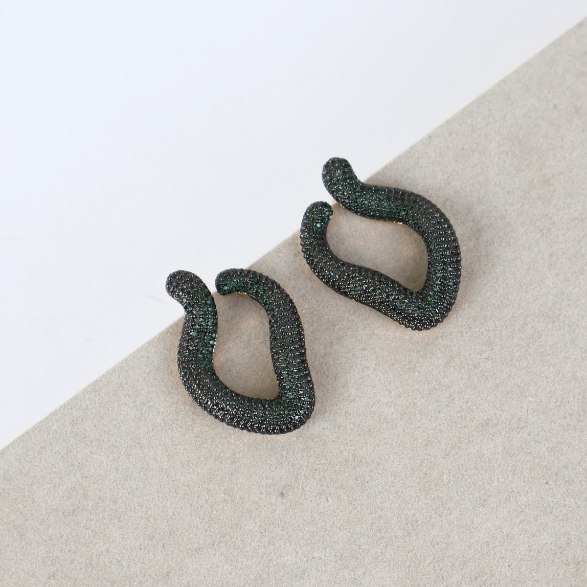 Brinco Dourado e Cristal Verde - Semijoia