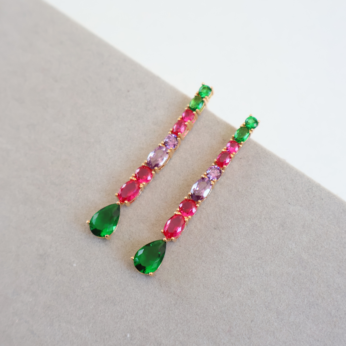 Brinco Dourado e Cristal Verde e Rosa - Semijoia