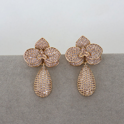 Brinco Dourado e Cristais Translúcidos - Semijoia