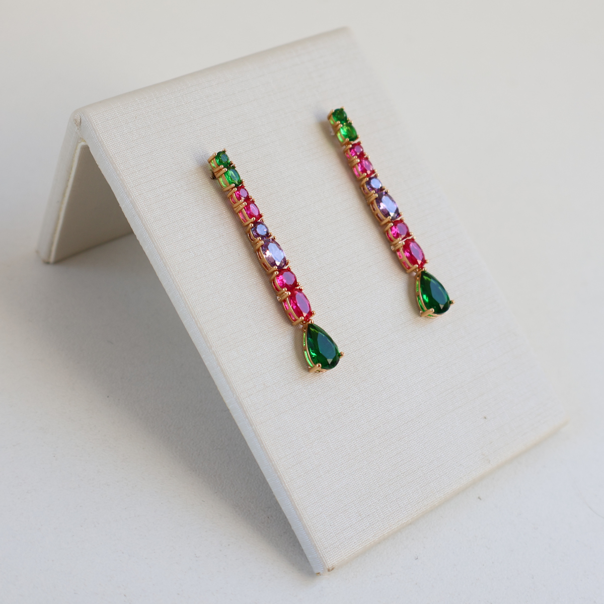 Brinco Dourado e Cristal Verde e Rosa - Semijoia