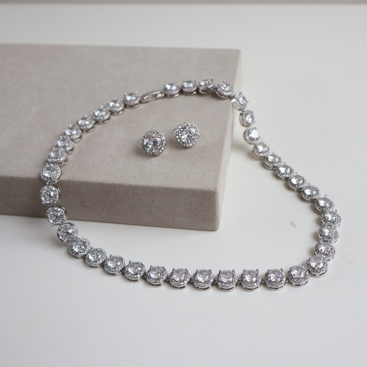 Kit Brinco e Colar - Prateado e Cristal Translúcido - Semijoia