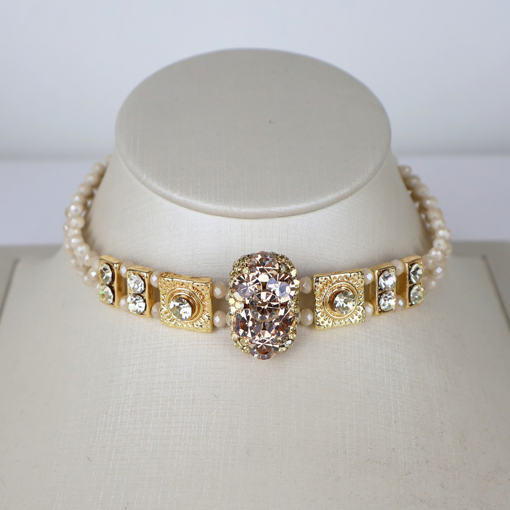 Colar Choker Gargantilha Dourada e Off White
