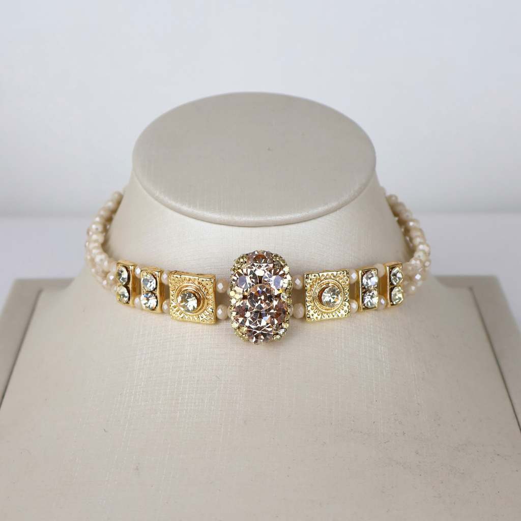 Colar Choker Gargantilha Dourada e Off White