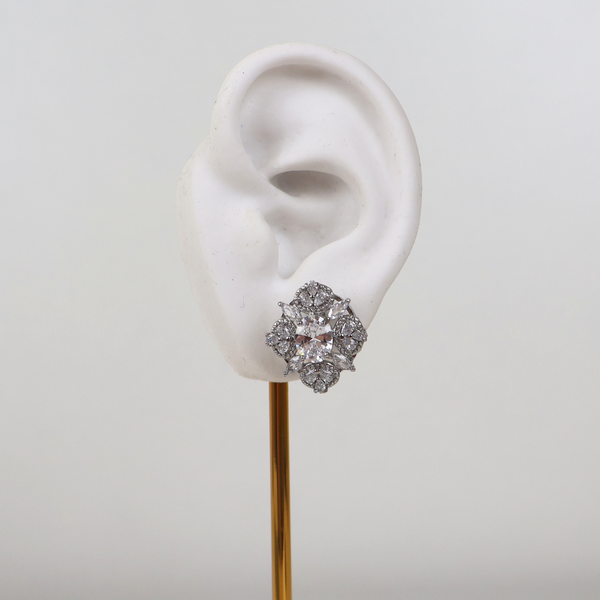 Brinco Prateado e Cristal Translúcido - Semijoia