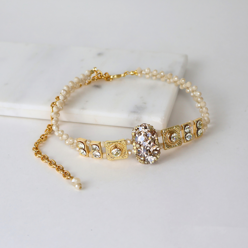 Colar Choker Gargantilha Dourada e Off White