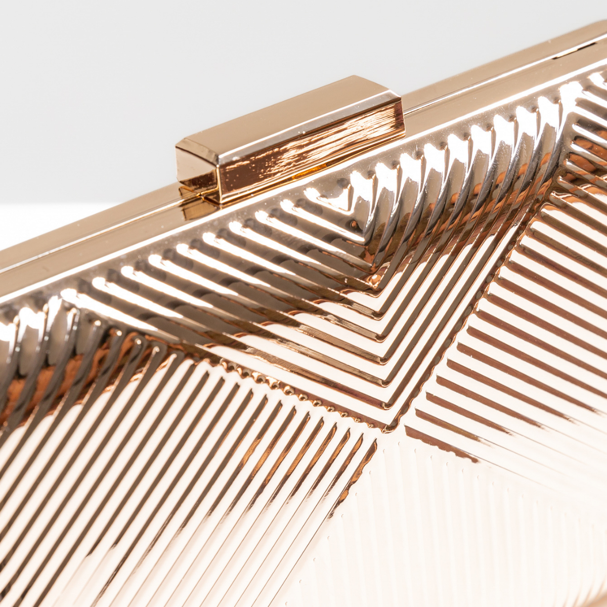 Bolsa de Festa Clutch Metalizada Dourada