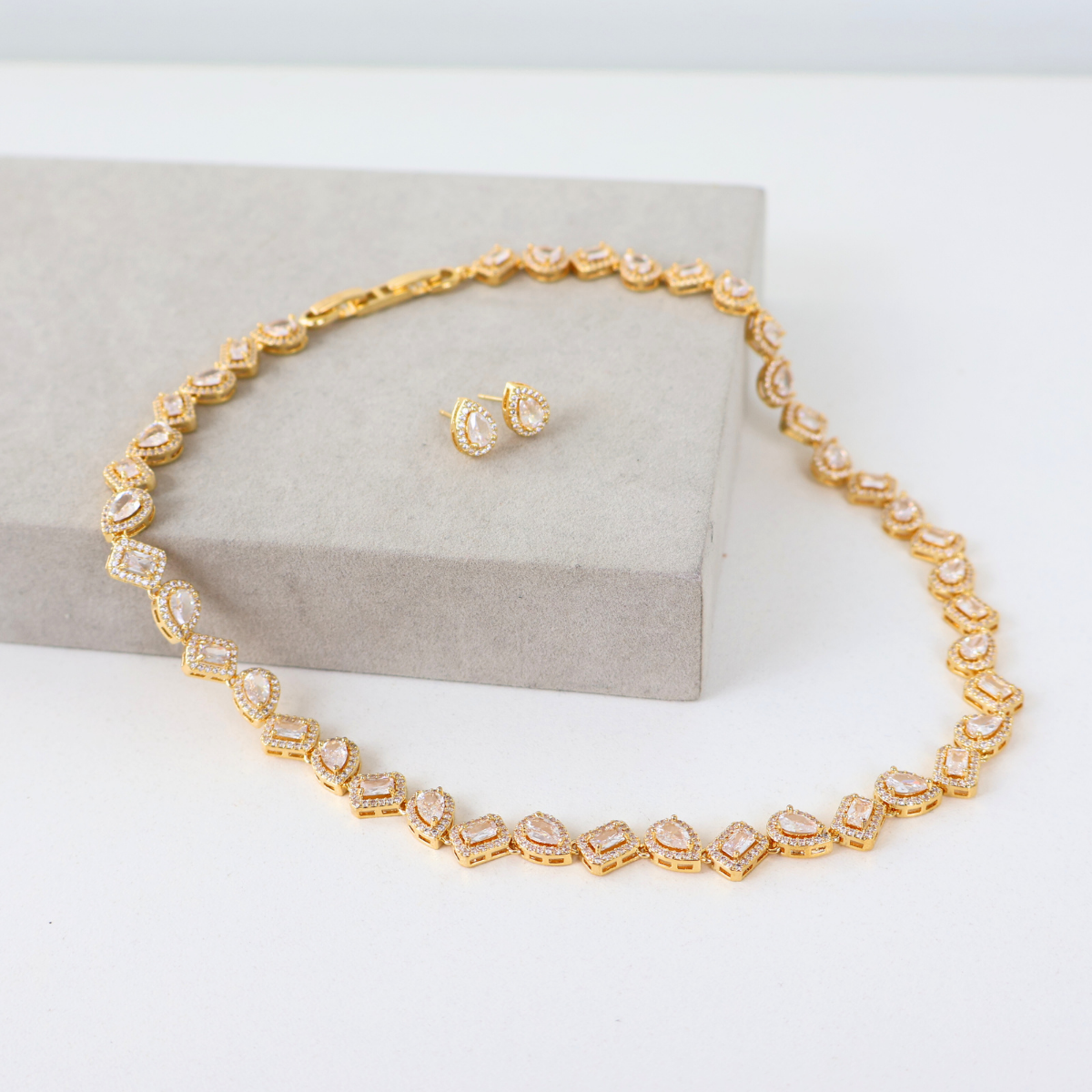 Kit Colar e Brinco - Cristal Translúscido - Dourado